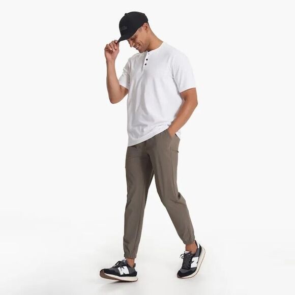 Vuori Men's Fleet Jogger in Cocoa Large - Picture 1 of 11